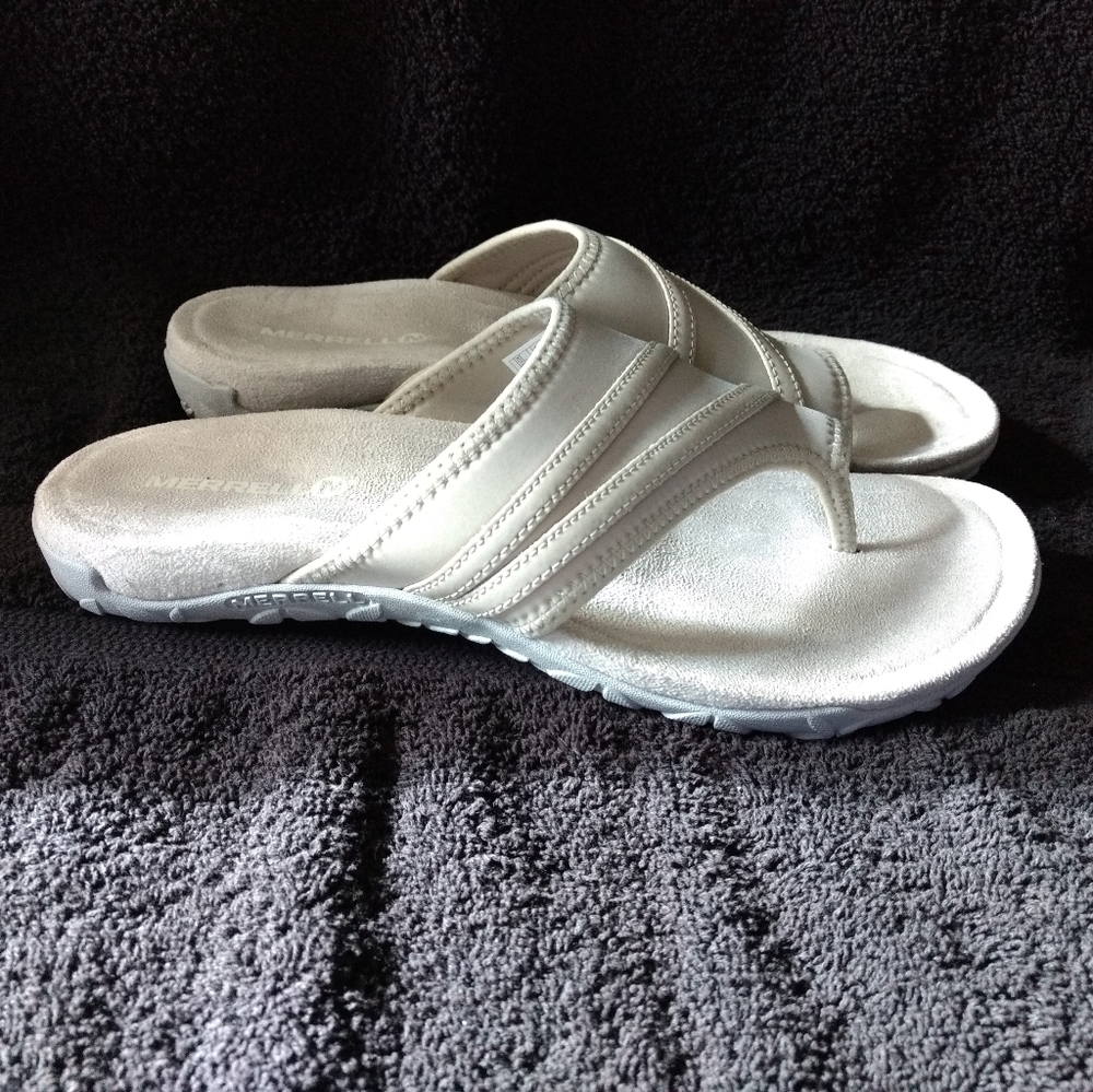 *Merrell Thong Sandals*